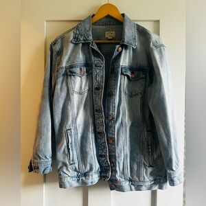 Jcrew relaxed, fit women’s denim jacket and light blue wash. Size small.